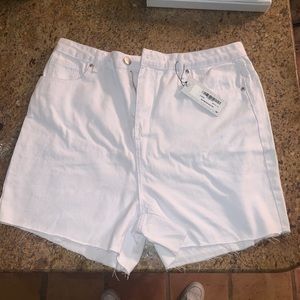 white Boohoo shorts